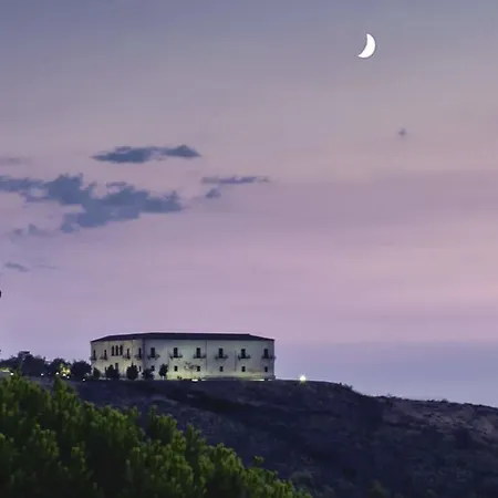 Crawford 4* سان نيكولا أرسيلا